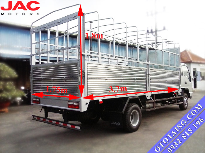 Kích thướt thùng xe tải 2.4 tấn Jac thon gọn, thuận tiện cho việc chuyên chở các mặt hàng nặng tải, rất dễ lưu thông vào các tuyến đường trong nội thành-ototaisg.com